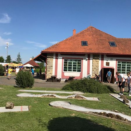 Hotel Famozclub Bakov nad Jizerou Zewnętrze zdjęcie