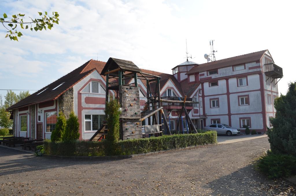Hotel Famozclub Bakov nad Jizerou Zewnętrze zdjęcie