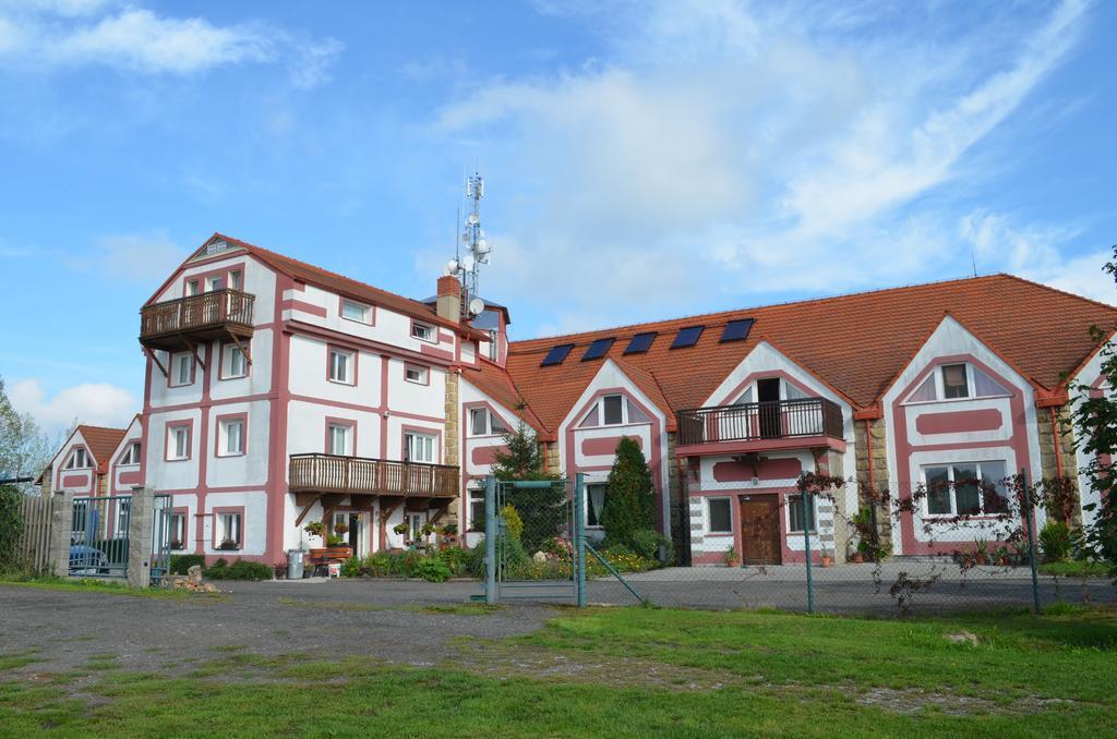 Hotel Famozclub Bakov nad Jizerou Zewnętrze zdjęcie