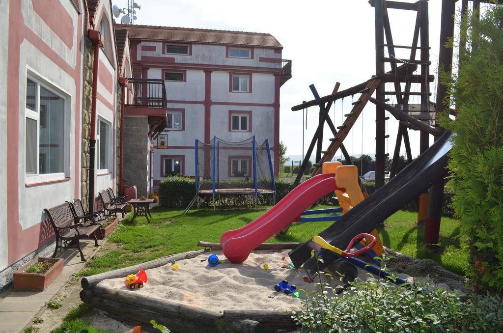 Hotel Famozclub Bakov nad Jizerou Zewnętrze zdjęcie