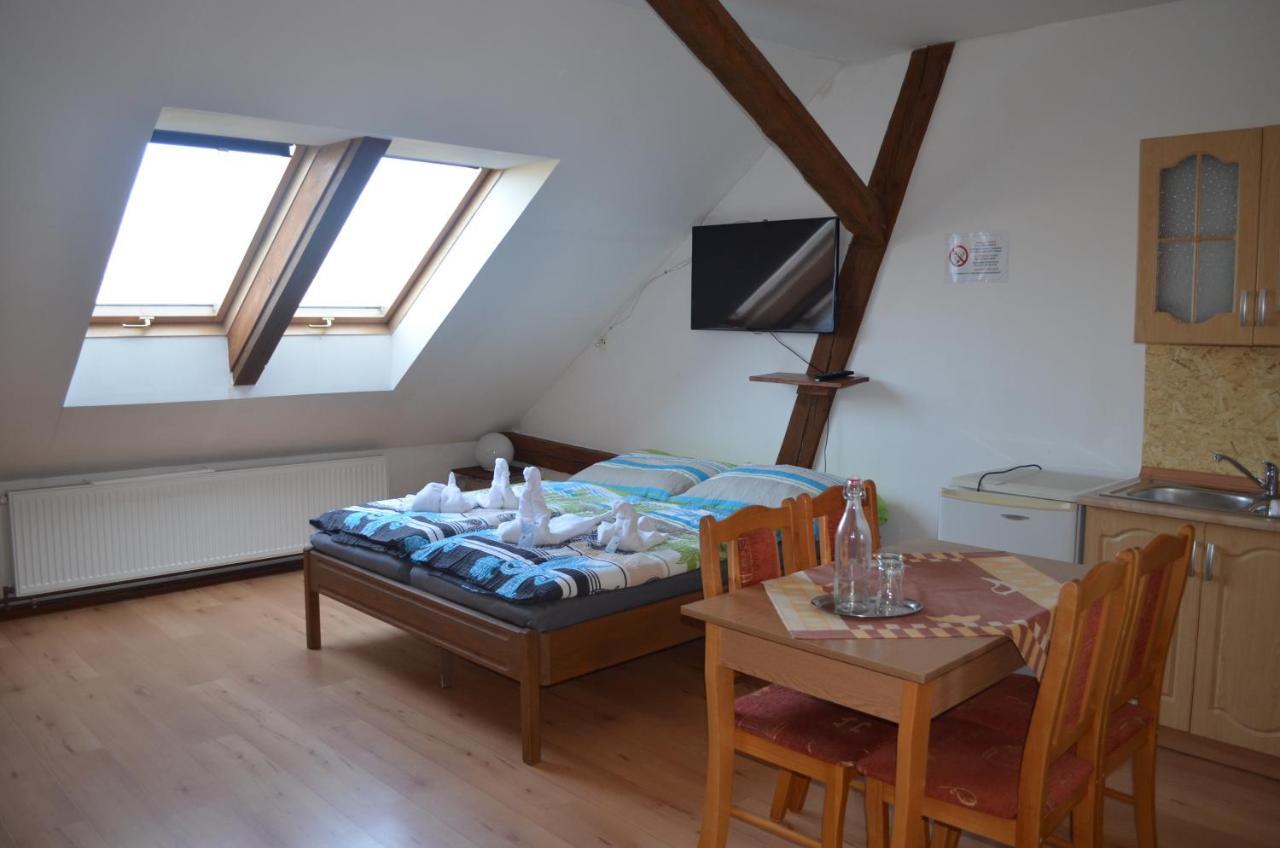 Hotel Famozclub Bakov nad Jizerou Zewnętrze zdjęcie