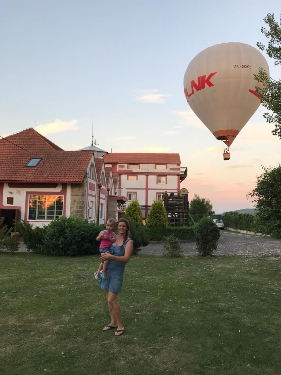 Hotel Famozclub Bakov nad Jizerou Zewnętrze zdjęcie