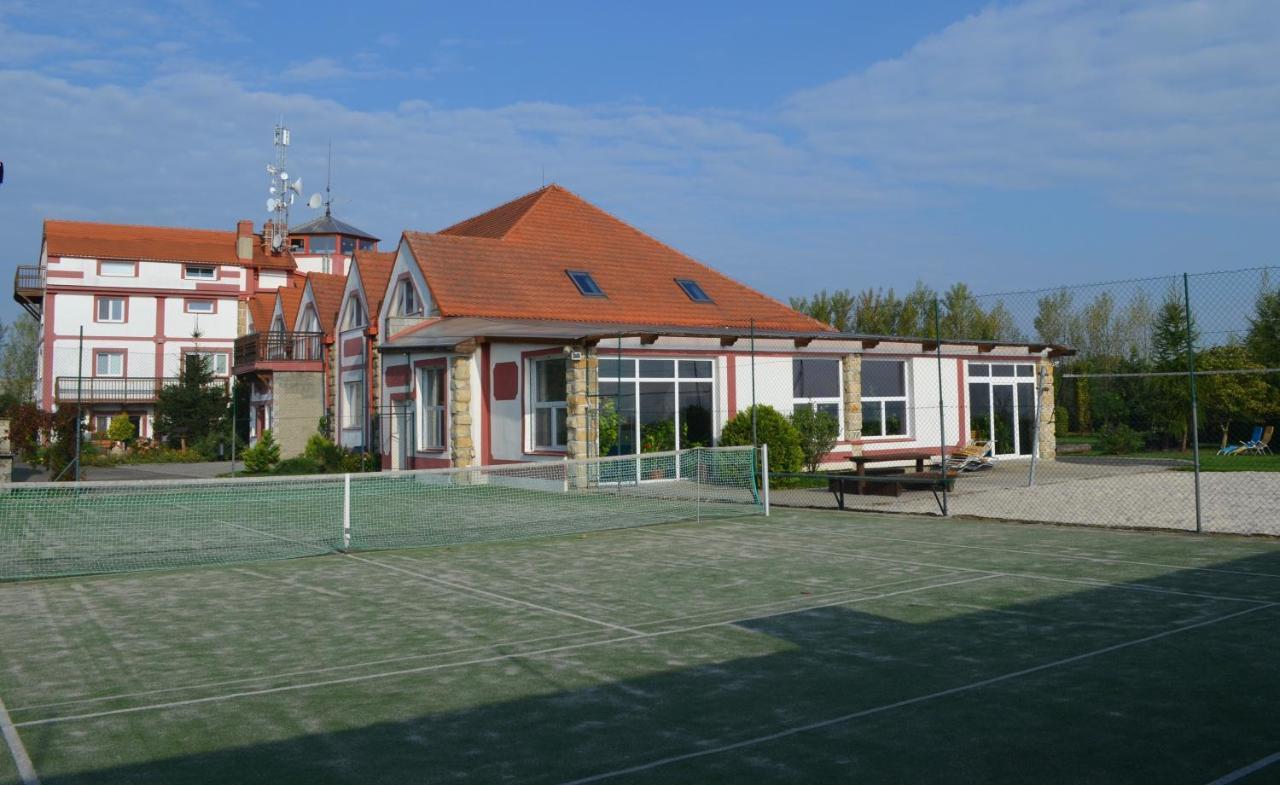 Hotel Famozclub Bakov nad Jizerou Zewnętrze zdjęcie