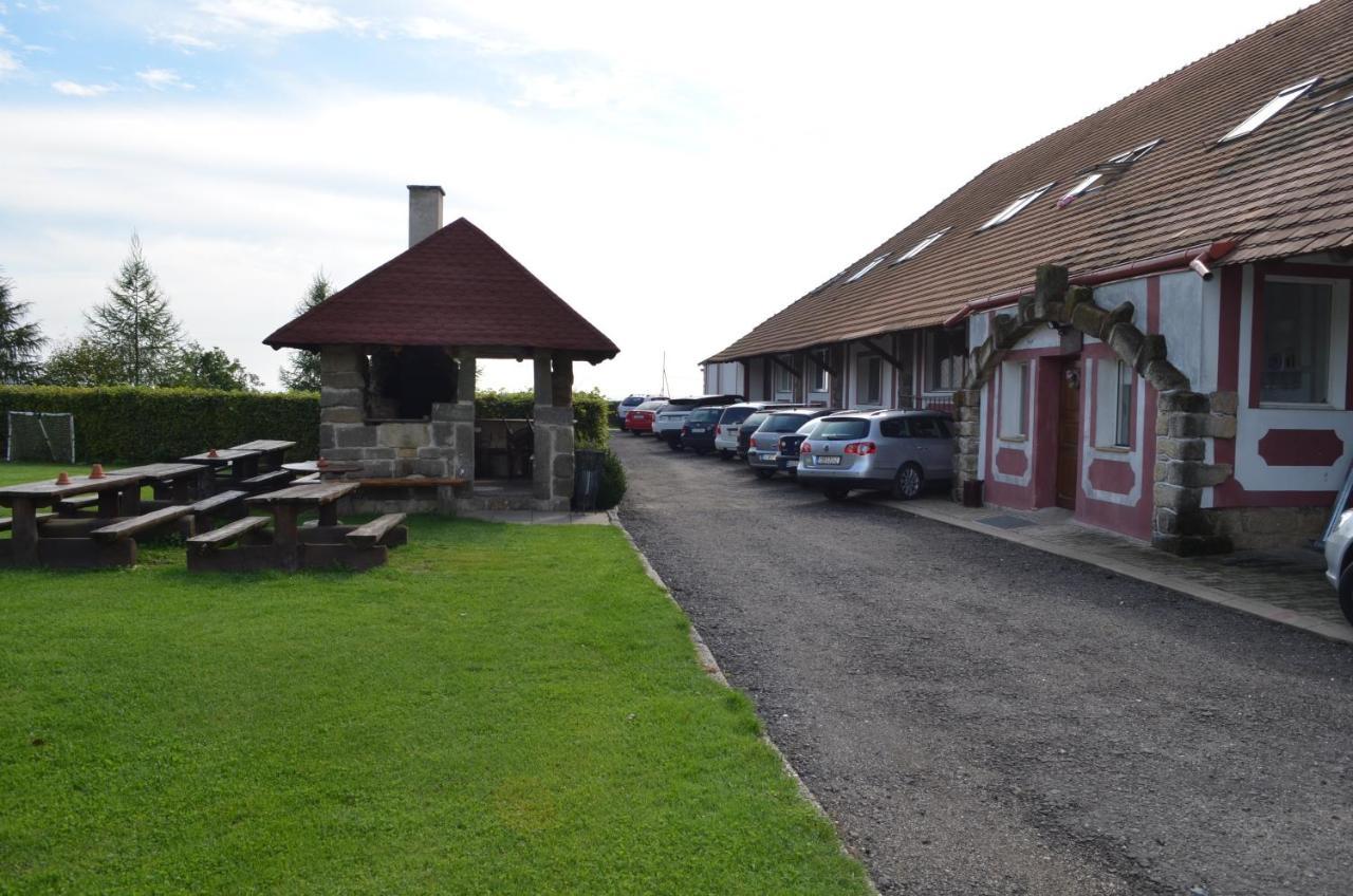 Hotel Famozclub Bakov nad Jizerou Zewnętrze zdjęcie