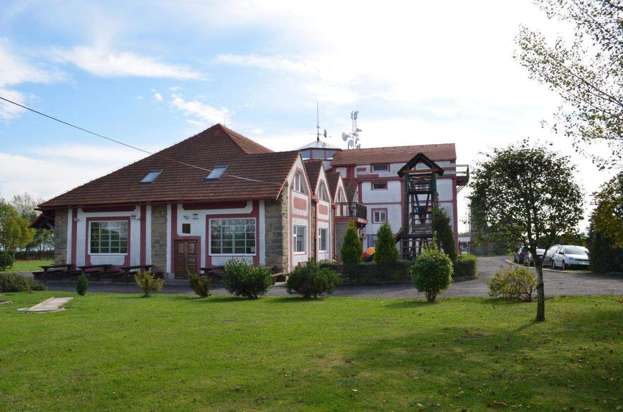 Hotel Famozclub Bakov nad Jizerou Zewnętrze zdjęcie