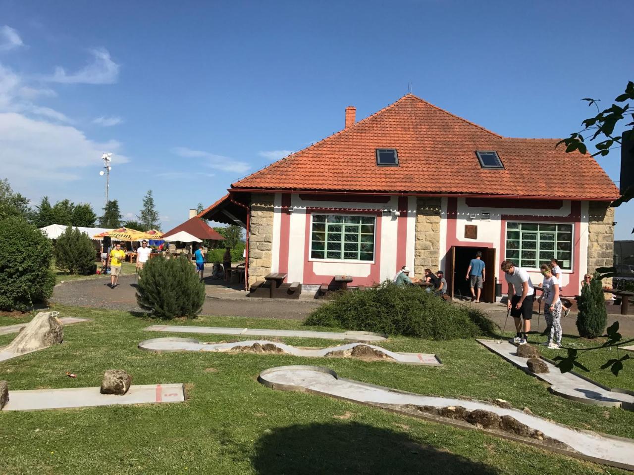 Hotel Famozclub Bakov nad Jizerou Zewnętrze zdjęcie