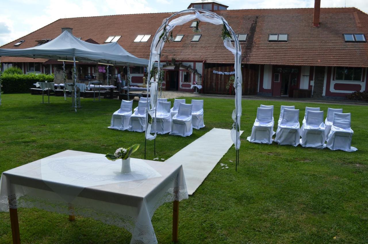 Hotel Famozclub Bakov nad Jizerou Zewnętrze zdjęcie